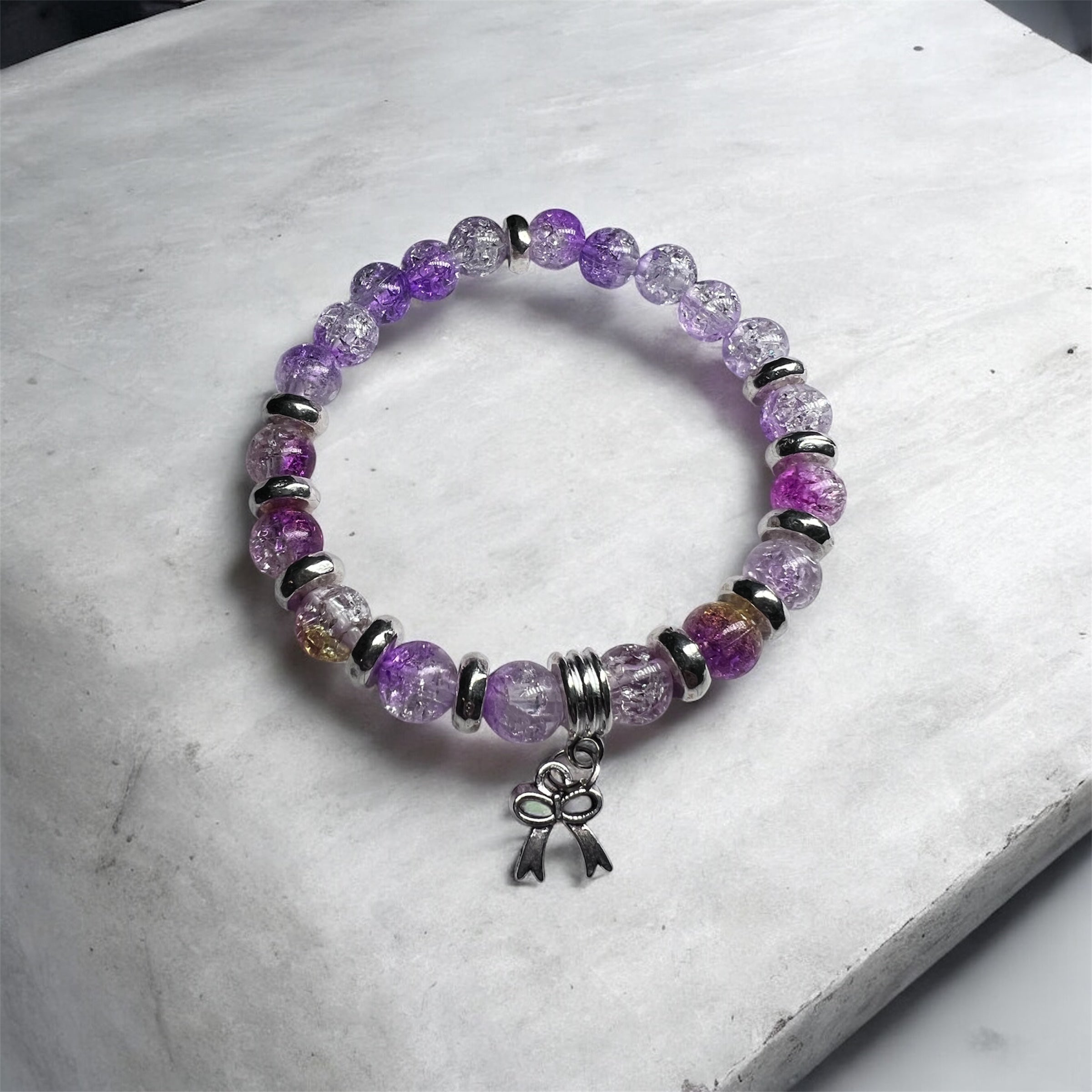 Cracked Beads Bow Charm